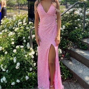 Elegant Pink Sequin V-Neck Evening Gown with Front Slit